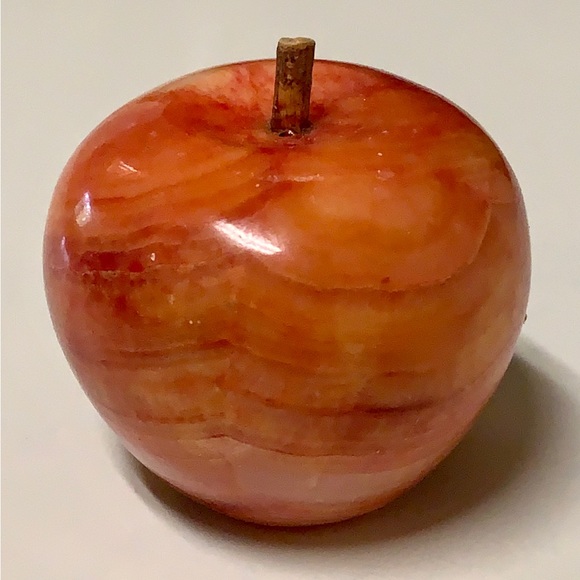 Mid Century Vintage Hand Carved Onyx Marble Apple Figurine Paperweight Sculpture - Picture 5 of 16